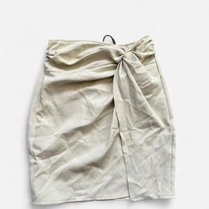 Matcha green PrettyLittleThing mini skirt with slit 
🍈